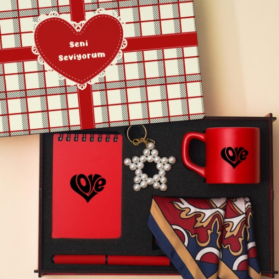 Sevgiliye Hediye Seti | Seni Seviyorum Temalı Ahşap Kutu İçinde Defter, Kahve Fincanı, Fular ve Aksesuarlar