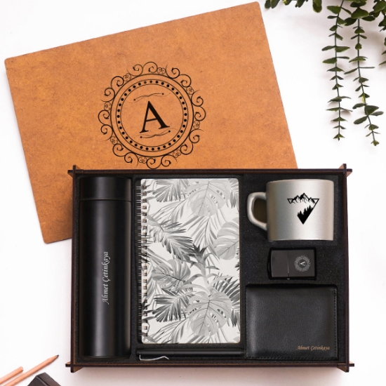 Tasarımlı Ahşap Kutuda Kişiye Özel Termoslu Erkek Hediye Seti | Cüzdan & Defter resmi