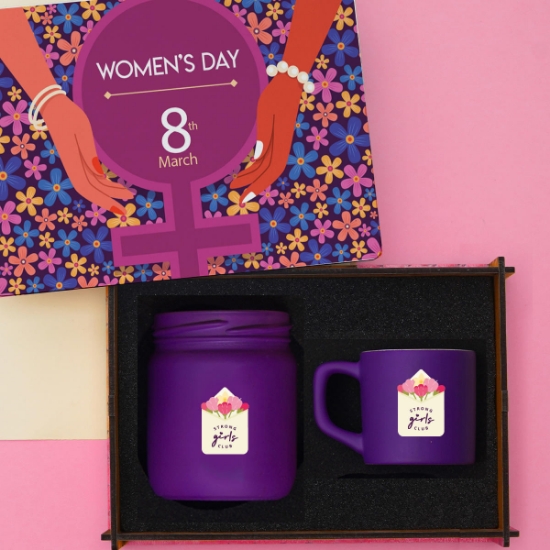 Kadınlar Günü Hediye Seti – Ahşap Kutu, Kahve Fincanı & Kokulu Mum (Mor)