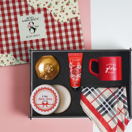 Kadınlar Günü Premium Hediye Kutusu -  Biblo, Seramık Fincan, Kokulu Mum ve Fular, Krem