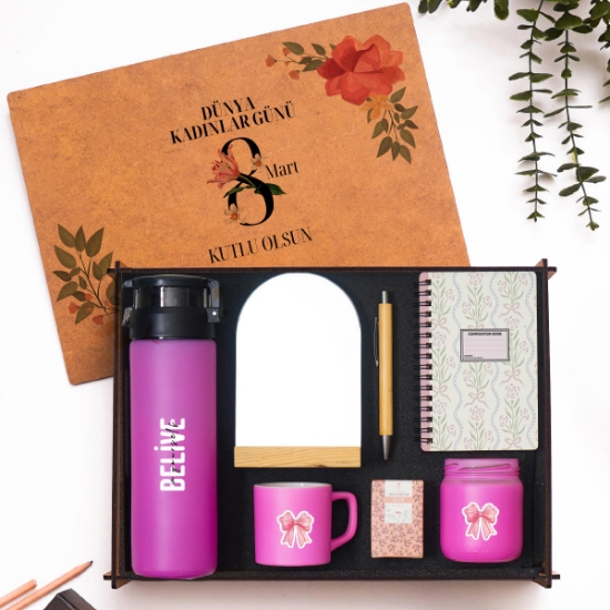 Kadınlar Günü Premium Hediye Seti – Ahşap Kutu, Ayna, Suluk, Fincan, Defter, Mum ve Türk Kahvesi resmi
