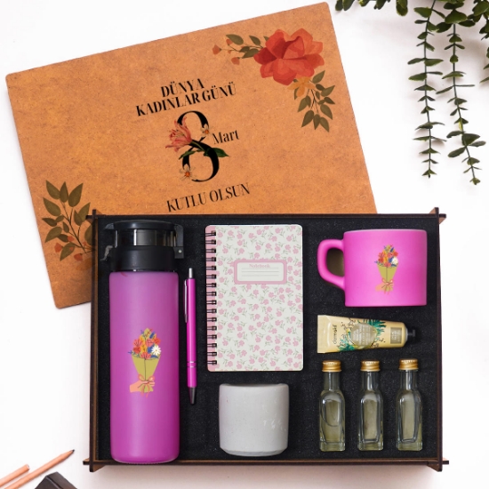 Kadınlar Günü Premium Ahşap Hediye Kutusu – Cam Suluk, Fincan, Defter,Mum, Kahve ve Kolonya resmi