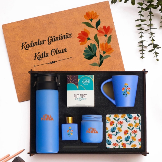 Kadınlar Günü Premium Hediye Seti – Kahve, Kupa, Oda Kokusu ve Ahşap Kutulu Set - LEYLAK