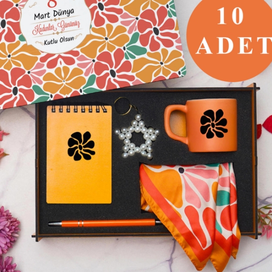Kadınlar Günü 10’lu Set | Dekoratif Ahşap Kutulu, Defter, Kalem, Anahtarlık, Fincan, Fular resmi