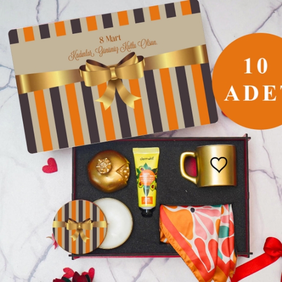 Kadınlar Günü 10’lu Set |  Dekoratif Ahşap Kutulu Hediye Seti, Fincan, Fular, Mum, Biblo, Vücut Kremi, resmi