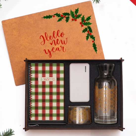 Yılbaşı Kurumsal Hediye Seti – Ahşap Kutu, 10000mAh Powerbank, Defter, Kalem