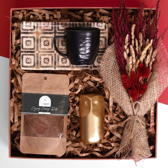 Demet Çiçek ve Fincanlı Hediye Kutusu