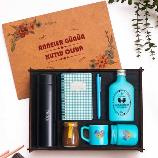 Anneler Günü Hediye Seti – Ahşap Kutu, Çelik Termos, Türk Kahvesi, Kolonya, Mum ve Fincan Seti