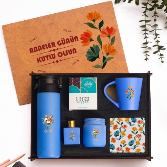Anneler Günü Premium Hediye Seti – Ahşap Kutu, Kahve, Mum, Kupa, Suluk