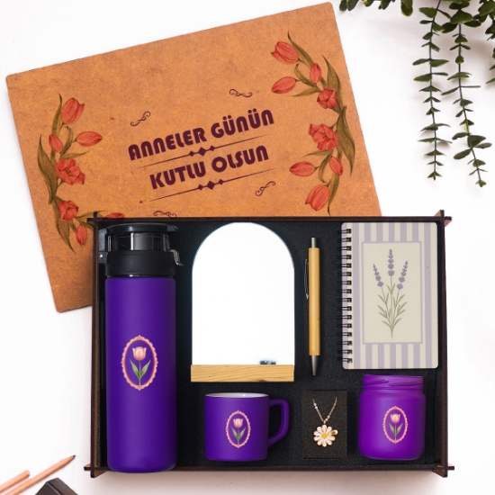 Anneler Günü Lüks Hediye Seti – Ahşap Kutu, Kolye, Ayna, Fincan, Mum